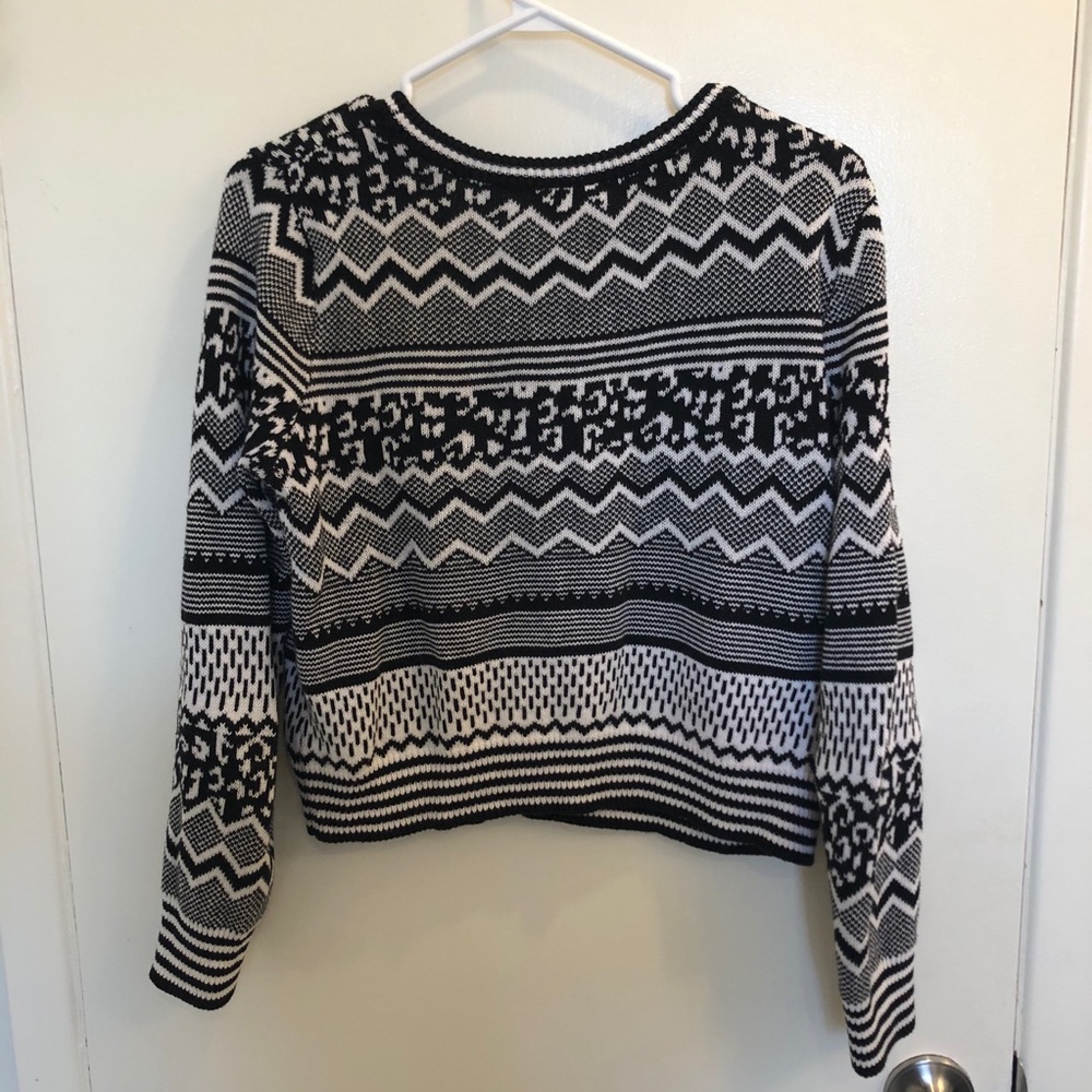 Cropped Pattern Crewneck - Picture 2 of 4